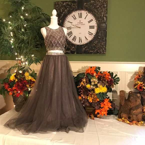 Dresses & Skirts - Formal evening gown 2 pc Prom
